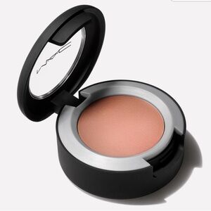 MAC Cosmetics What Clout! Powder Kiss Eyeshadow